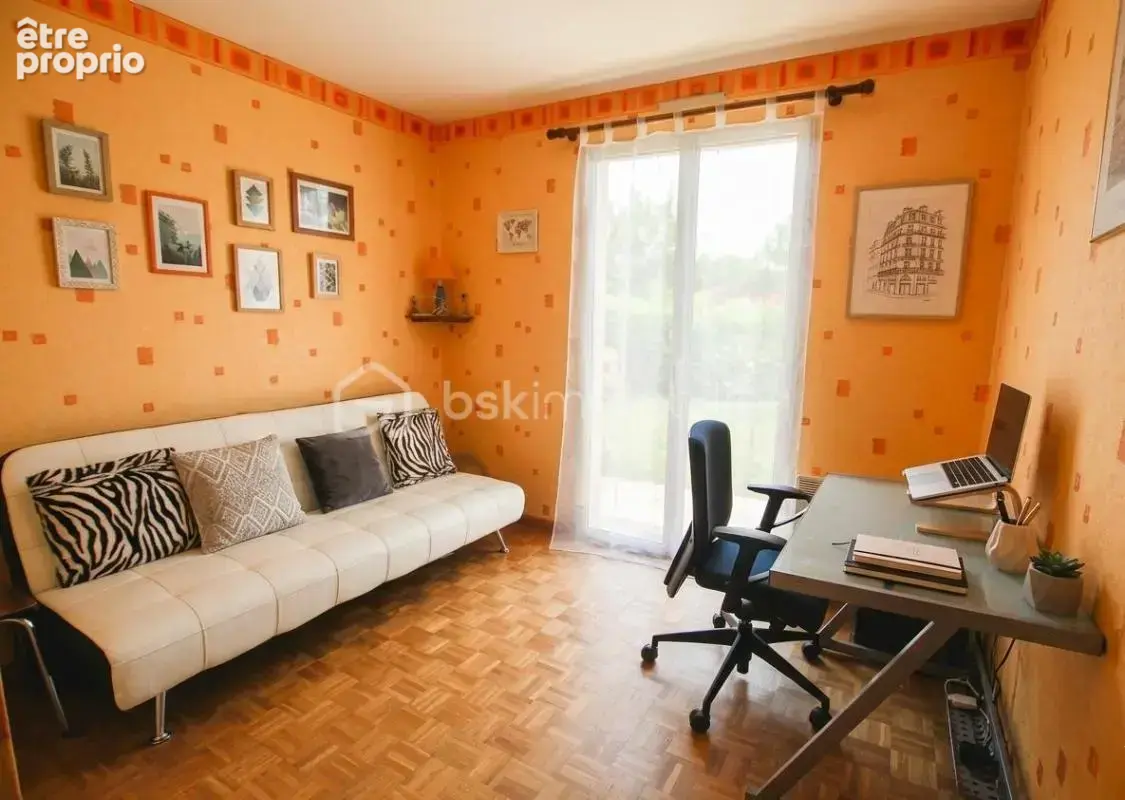 A 10 minutes de MAINTENON et de la gare, maison de plein pied de 93 m² sur terrain boise de 2123 m² de superficie, plat clos, un - photo 8