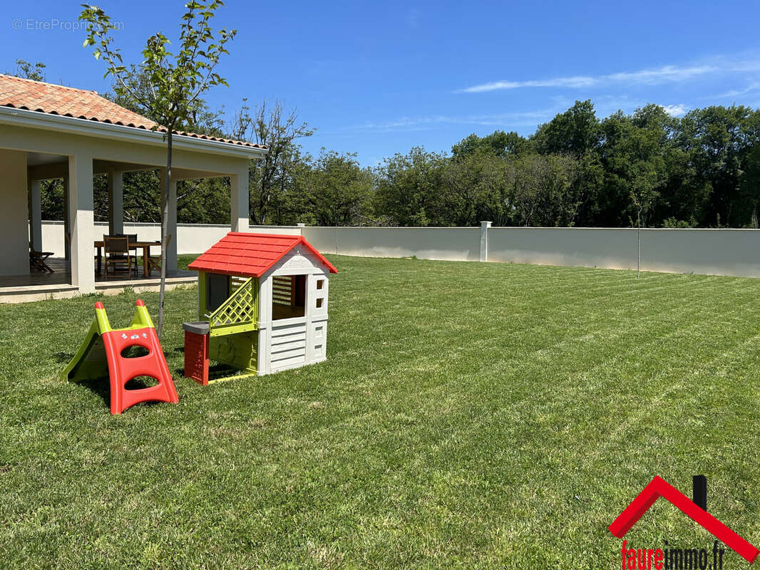 Maison à TERRASSON-LAVILLEDIEU