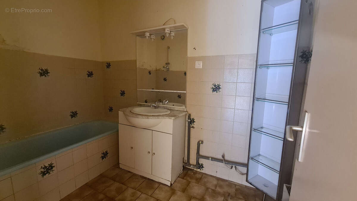 Sète, appartement T3 DE 73 M², Terrasse, cellier, Possibilité d'achat d'un garage en supplément. - photo 10