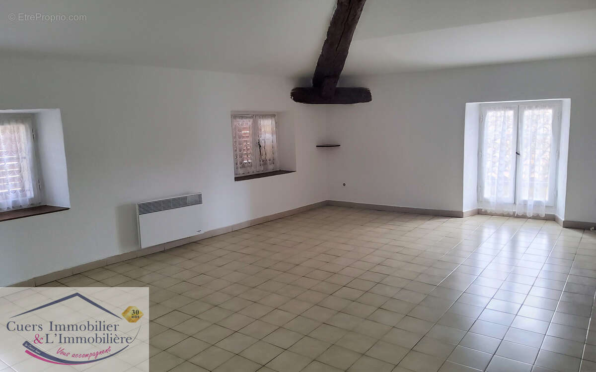 Appartement à CUERS