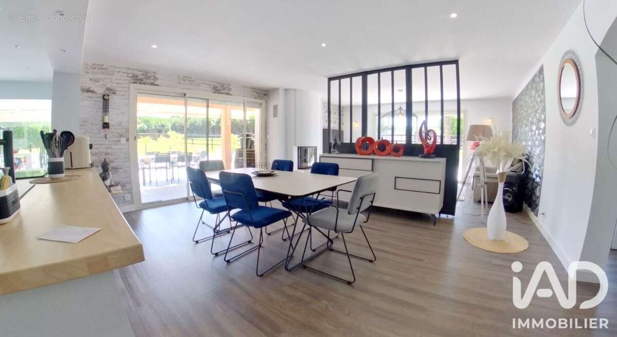 Maison 160 m² à Laval  - photo 7