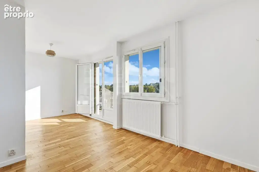 Rillieux village – 6ème étage, balcon et vue dégagée - photo 4