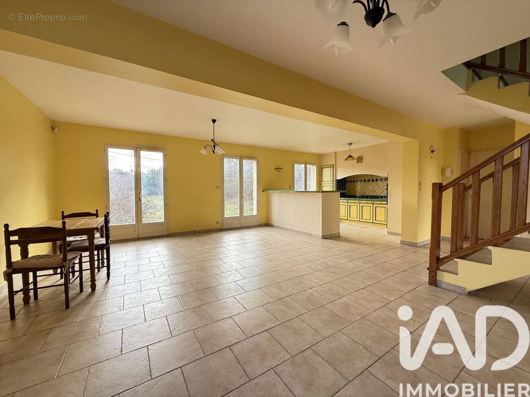 Photo 1 - Maison à VENELLES