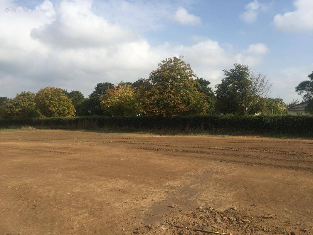 Terrain à DOUVRES-LA-DELIVRANDE