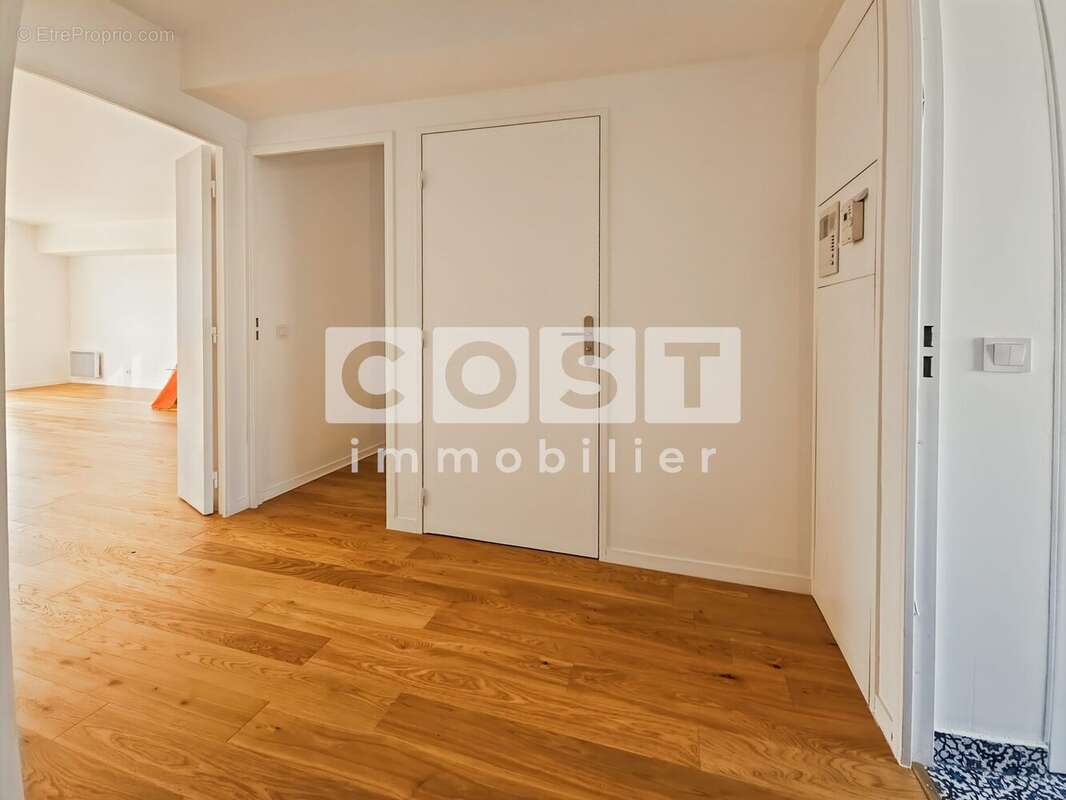 Appartement à COURBEVOIE