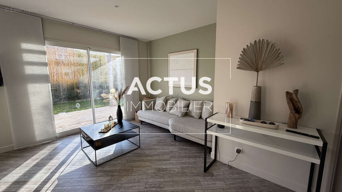 Maison à FONTVIEILLE