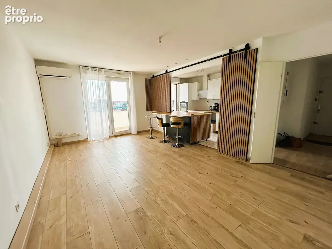BLAGNAC - Vaste T3 lumineux de 86 m²  climatisé - Dernier étage avec balcon et vue dégagée - photo 3