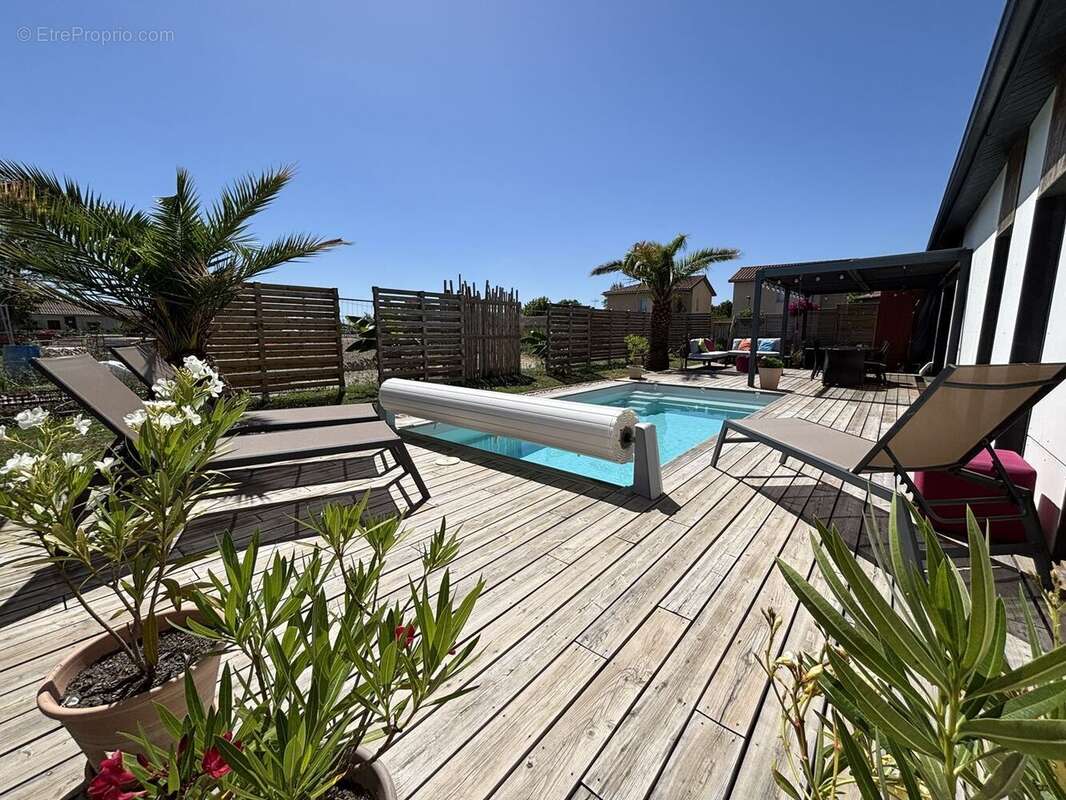 Maison 127 m² à L'isle-Jourdain  - photo 2