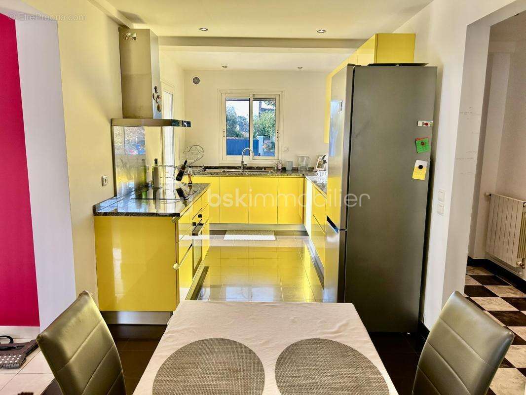 Maison 8 pièces 5 chambres de 205m² à VILLEBLEVIN (89340) - photo 8