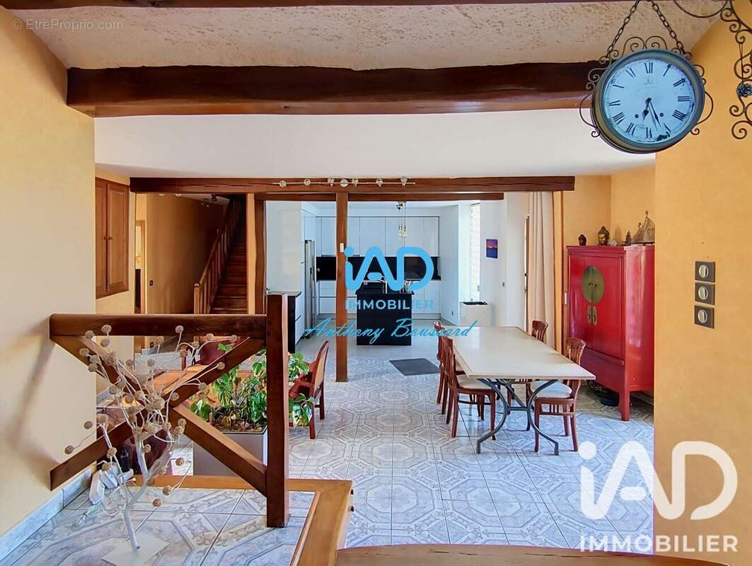 Maison 225 m² à Brie-Comte-Robert  - photo 9