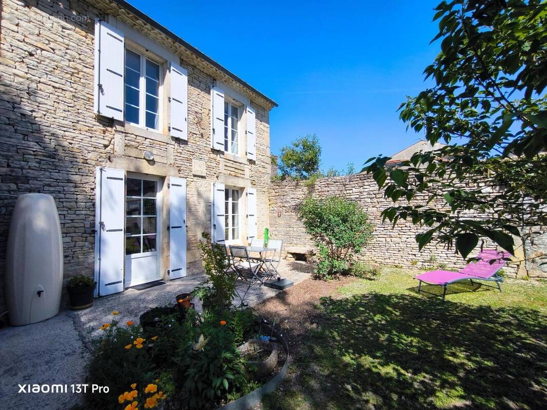 Photo 1 - Maison à ASNIERES-LA-GIRAUD
