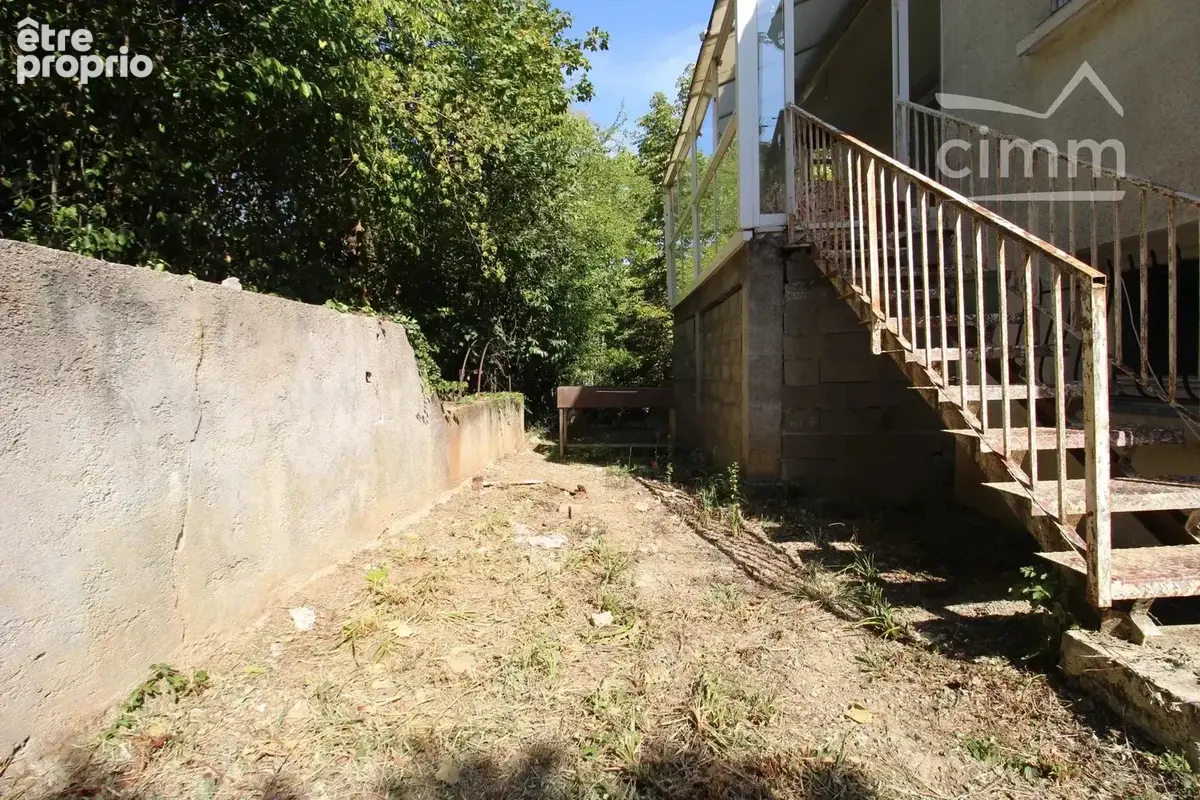 A vendre une maison entièrement rénovée avec jardin et garage - photo 13