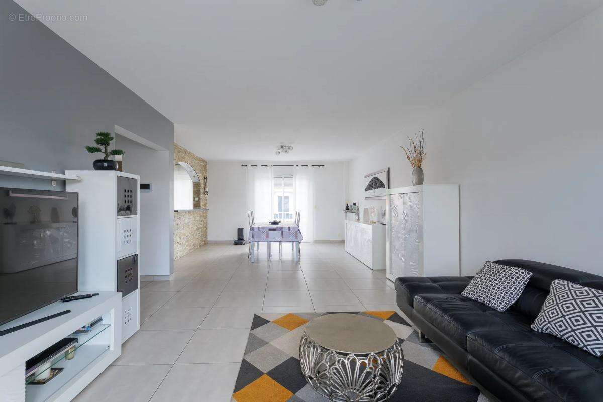 Maison de 9 pièces de 236 m² à Ozoir-la-Ferrière - photo 2