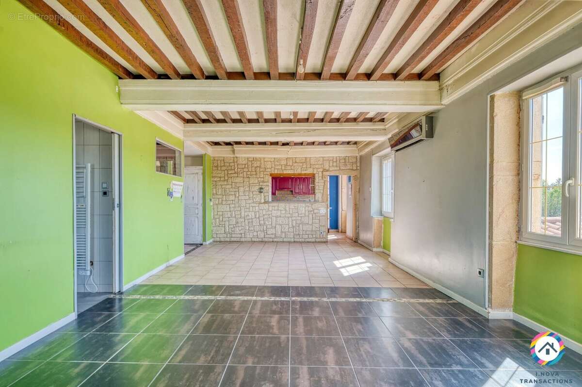 Maison à LA CHAPELLE-DE-GUINCHAY