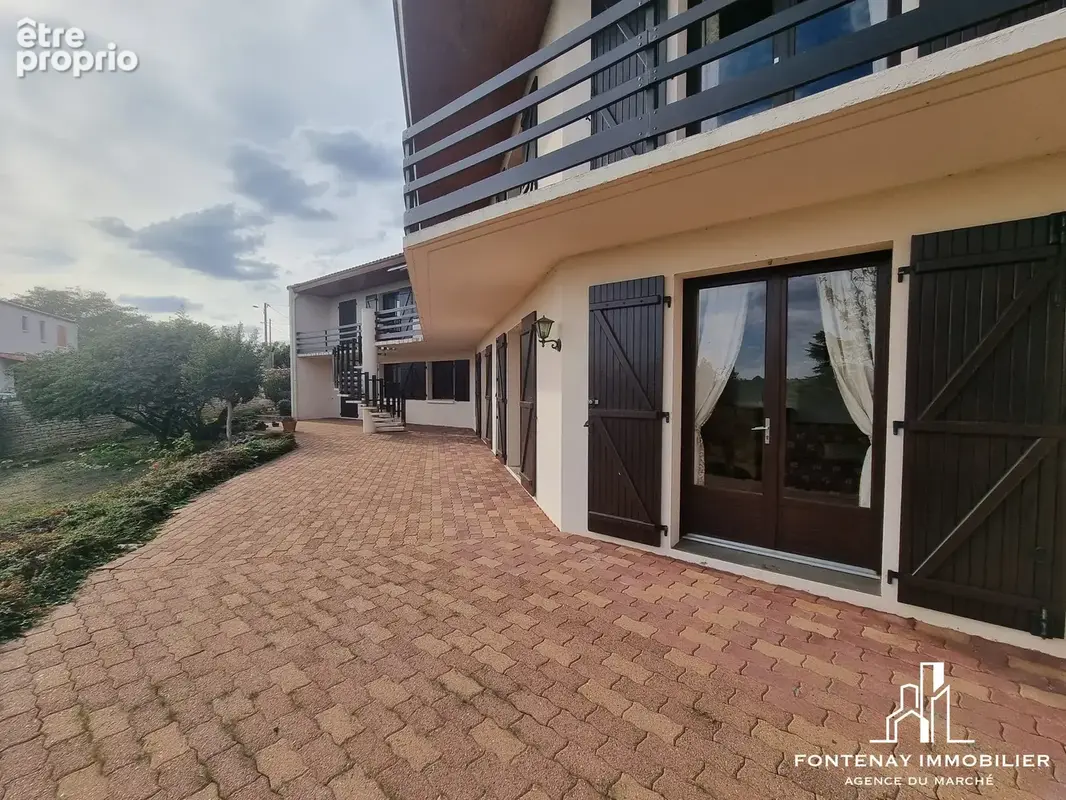 Maison 9 pièces 205 m² à vendre à Fontenay-Le-Comte (85200) - photo 3