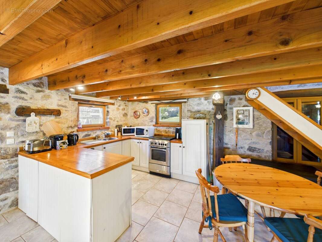 Maison à SAINT-YRIEIX-LA-PERCHE