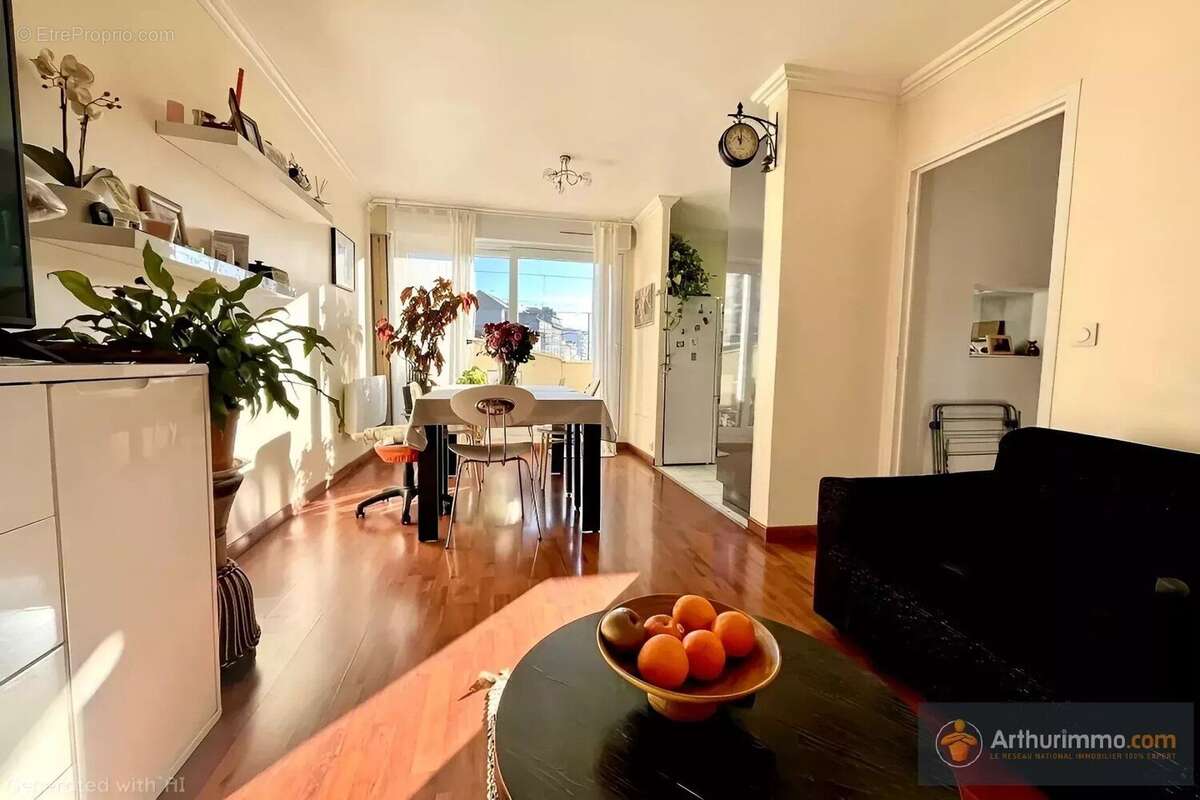 Appartement à LES PAVILLONS-SOUS-BOIS