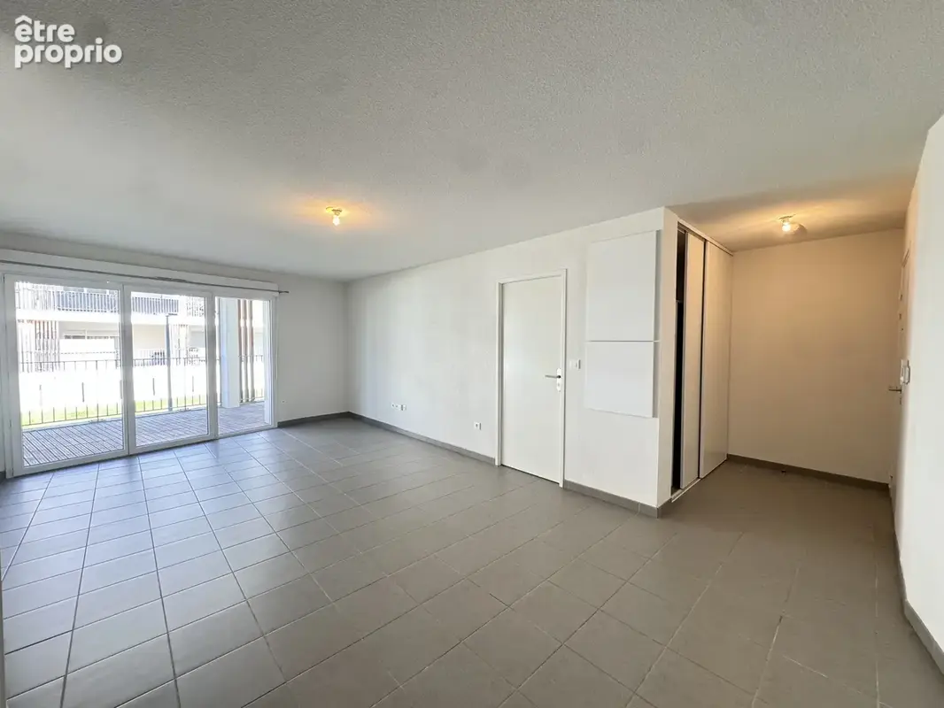 APPARTEMENT T4 de 80 M2 avec un balcon de 30 M2 et 2 Parking en S-sol - photo 2