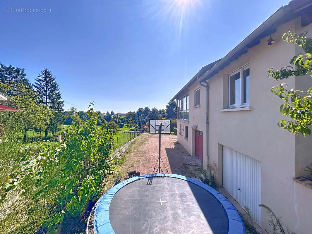Maison à CRECHES-SUR-SAONE