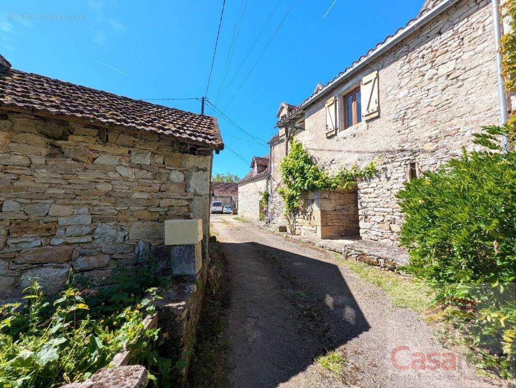 Maison à CALVIGNAC