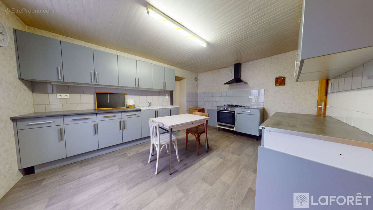 Maison à MONTECHEROUX