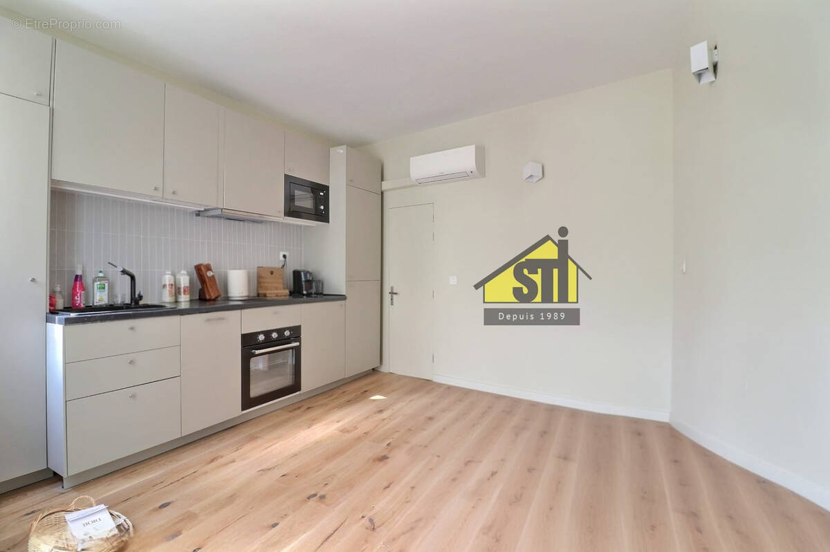 Appartement à PARIS-14E