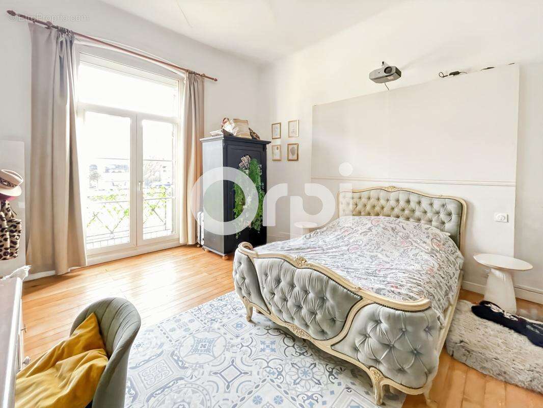 * À VENDRE – Appartement de caractère 104 m² – Grand balcon – Dernier Sou** - photo 4