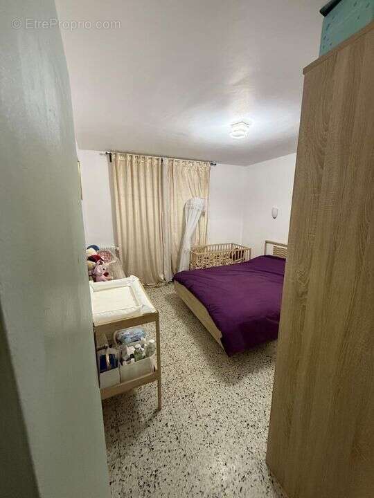 t2 - place de parking - loué - libre - 13013 - commodités - - Appartement à MARSEILLE-13E