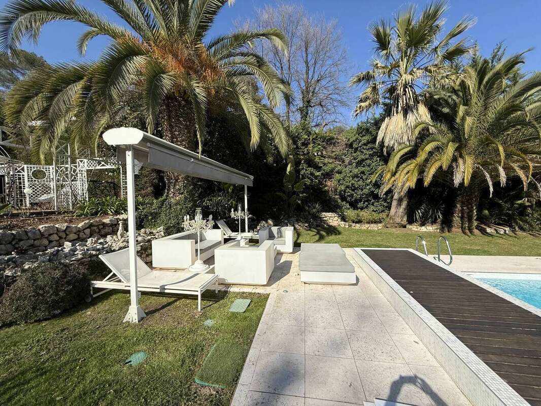 Maison à ROQUEFORT-LES-PINS