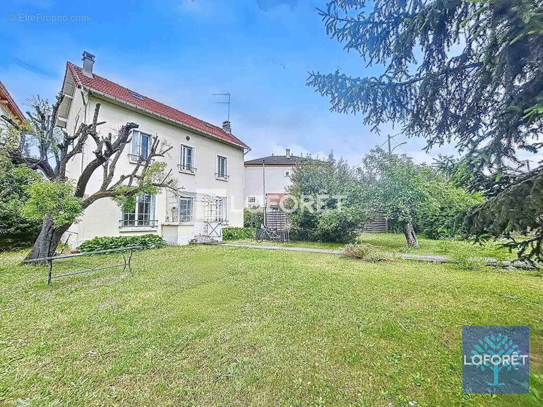 Maison à VIGNEUX-SUR-SEINE