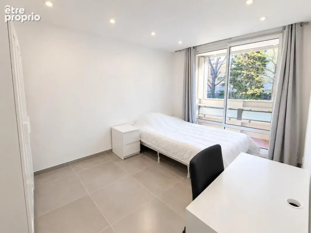T5 traversant de 70 m2 avec balcon   Emplacement prime Cours - photo 4