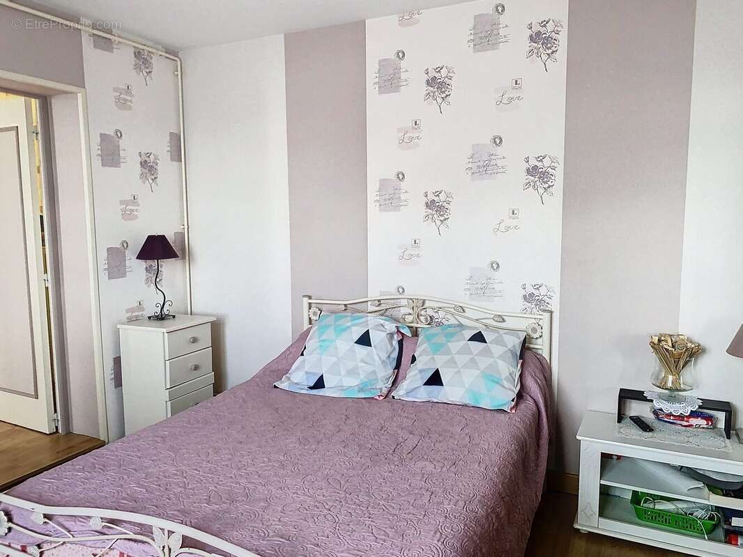 Maison 174 m² à Neuille-Le-Lierre  - photo 7