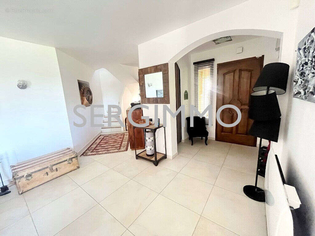 Maison à MONTAUROUX