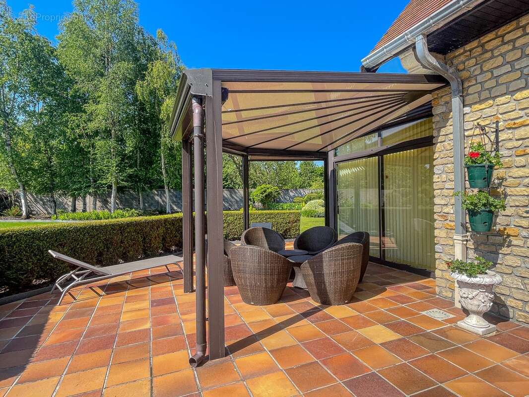 Dpt Pas-De-Calais(62) , à vendre propriété P(8) de 304m2 , terrain de 3000m2 ,double garages, véranda , pergola , cave à vins - photo 4