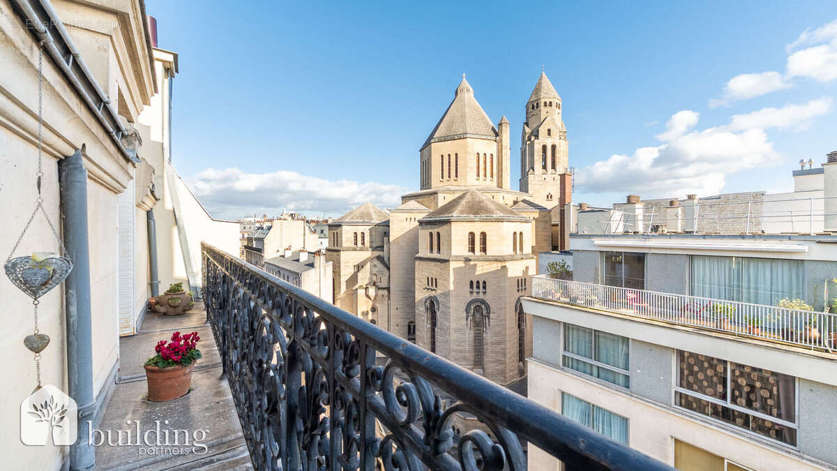 Appartement à PARIS-16E