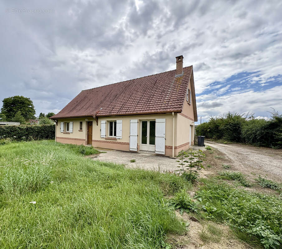 Maison à NEUFMOULIN