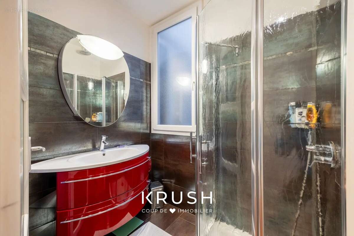 Appartement à MARSEILLE-1E