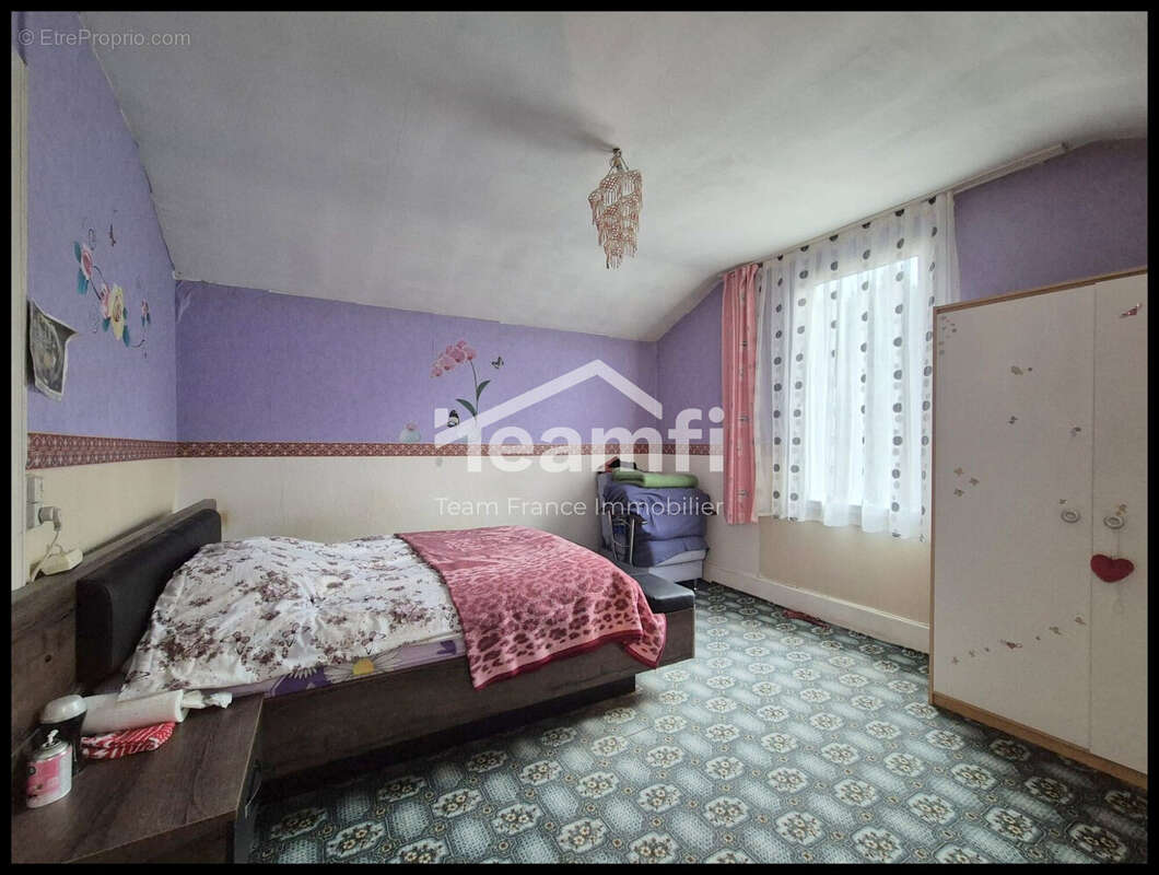 Maison à LA MONNERIE-LE-MONTEL