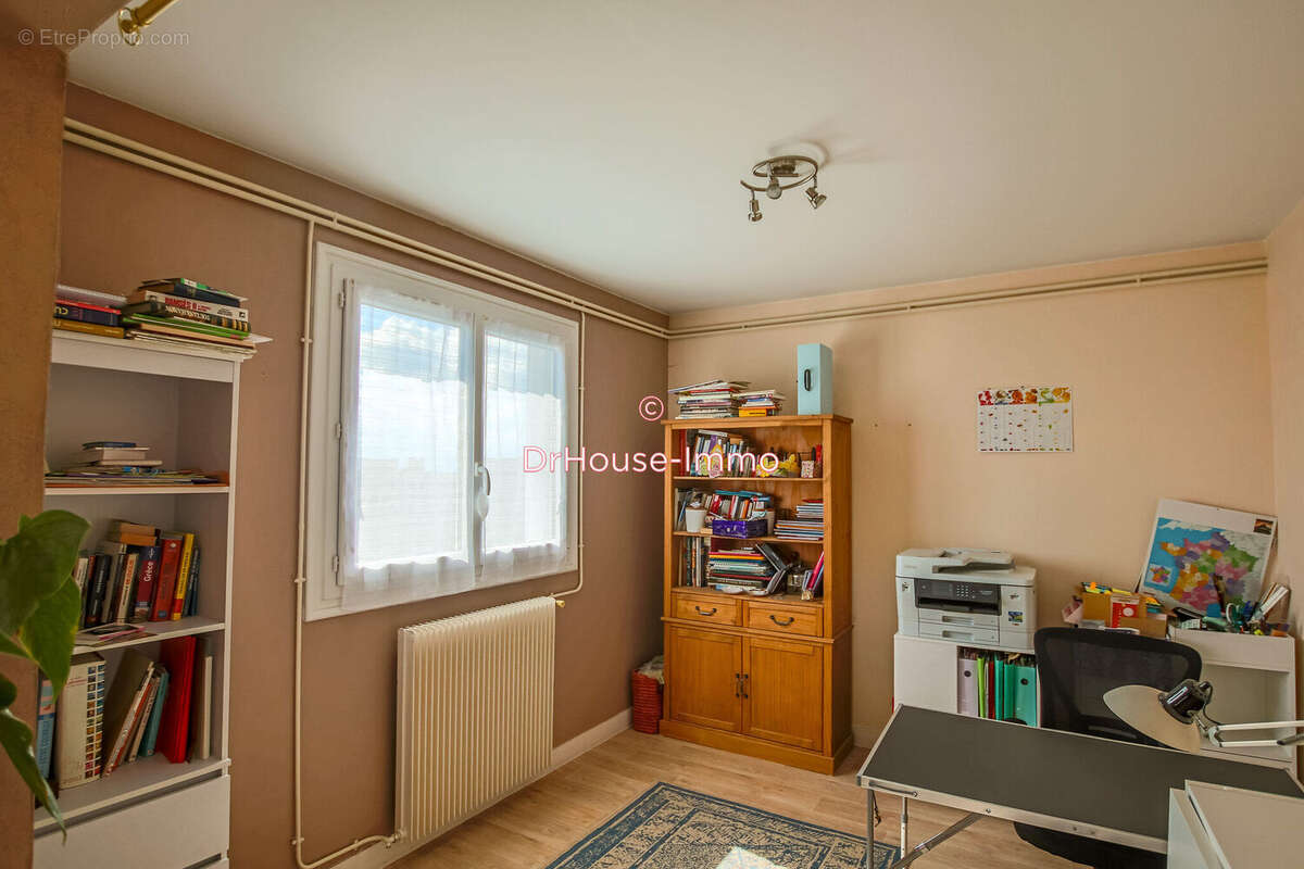 Appartement 79 m² à Luce  - photo 4