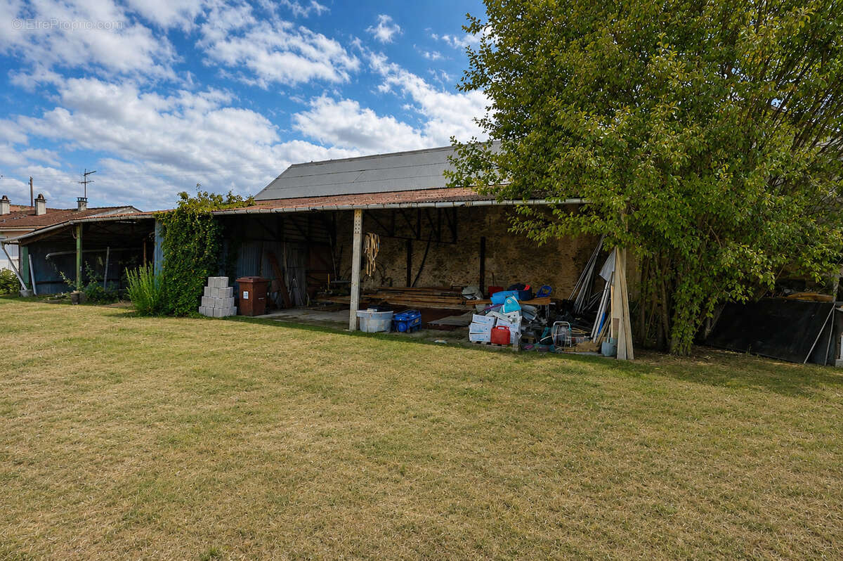 Grange sur un terrain de 788m2 - photo 6
