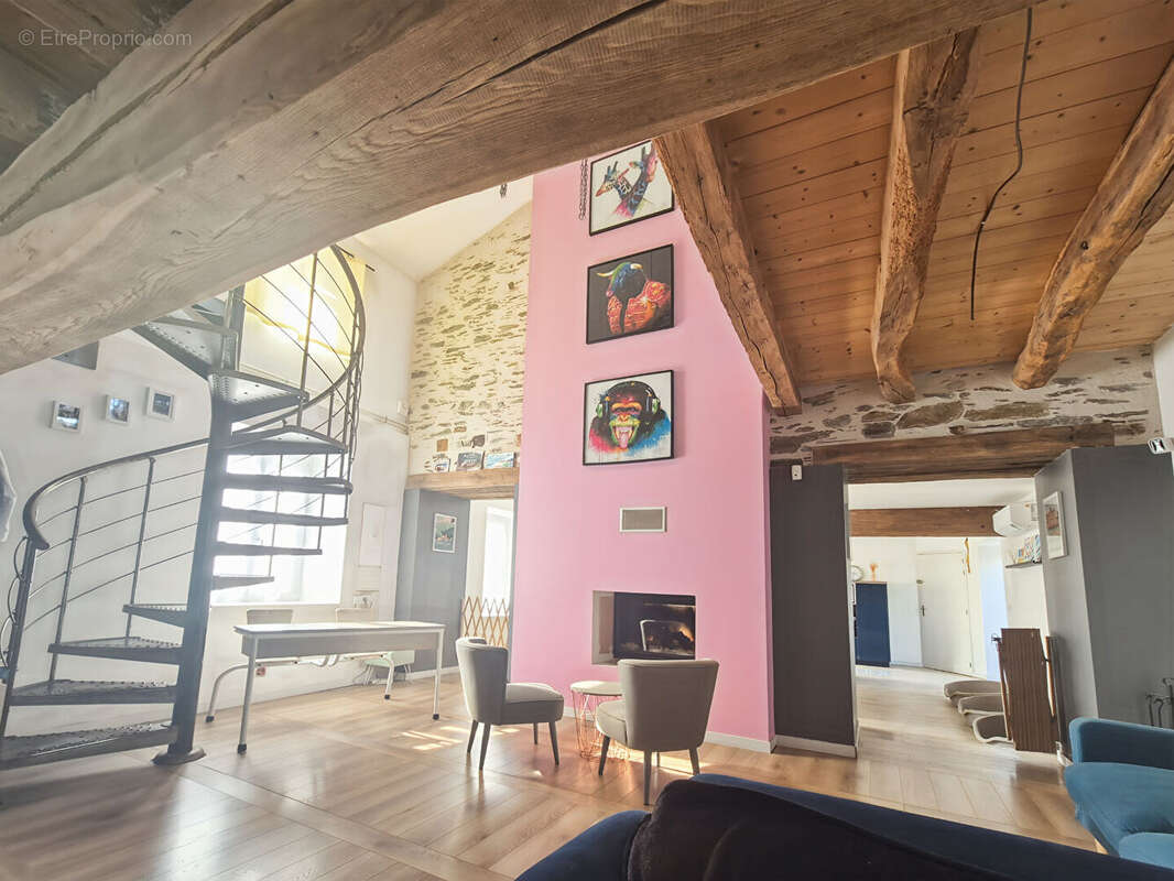 Maison à MONTREVAULT