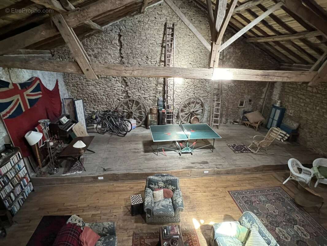 Maison en pierre de 300m² - 4 chambres et jardin joli - photo 7