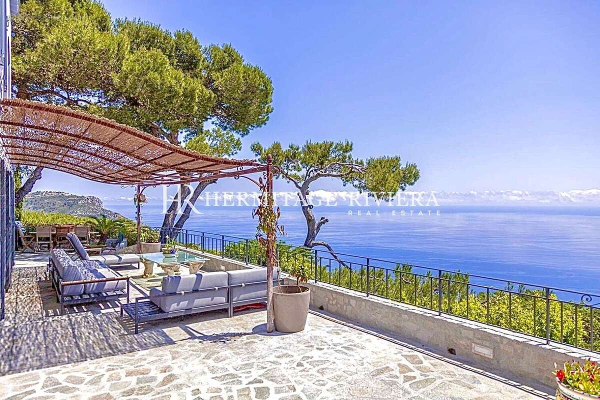 Vue  - Maison à EZE