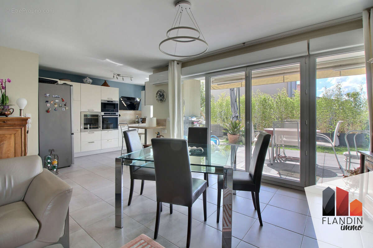 Appartement de standing de 93 m2 avec jardin, terrasse et vue sur les Monts du Lyonnais - photo 3