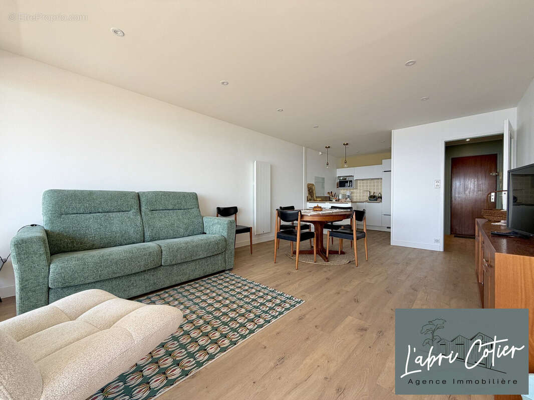 Pièce de vie - Appartement à SAINT-HILAIRE-DE-RIEZ