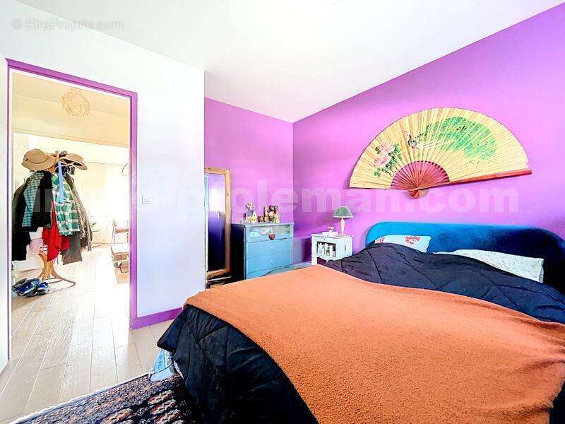 APPARTEMENT_T4_TRANSFORMEE_EN_T3_IMMO_PROLEMAN_COLLONGES_SOUS_SALEVE_BELLES_PRESTATIONS_RENOVEE_BEAUX_VOLUMES_PIED_DE_LA_DOUANE_Veyrier_geneve_TRAM_CEVA_frontiere_Suisse_rangement_pièce_de_vie_séjour_cuisine - Appartement à COLLONGES-SOUS-SALEVE