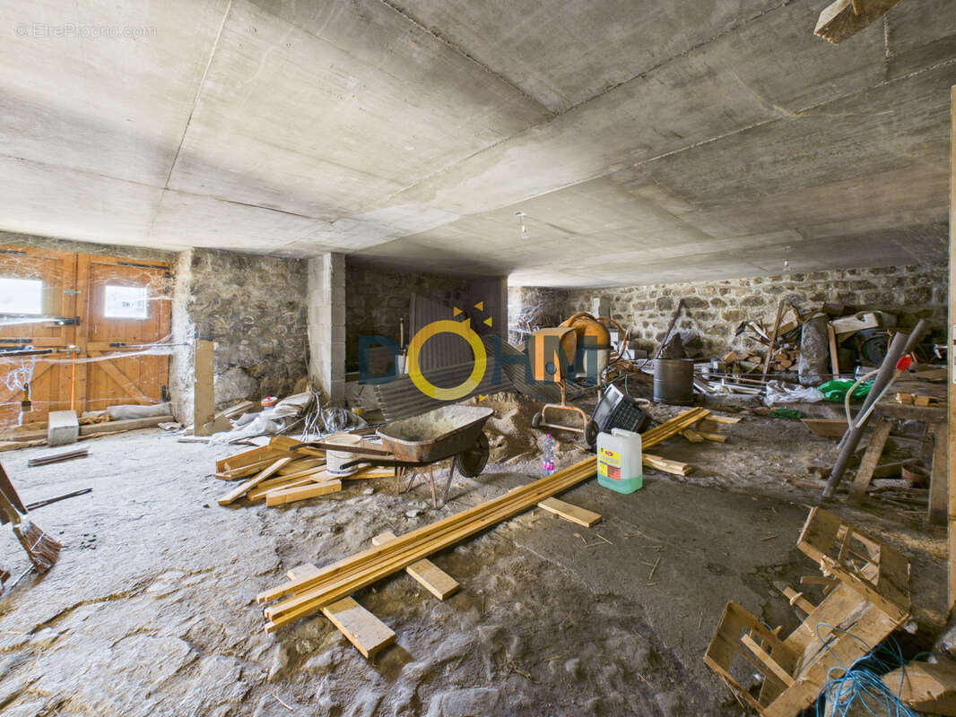 Maison en pierre avec grange et étable   111 m2 habitables   Dépendances de 260 m2 - photo 19