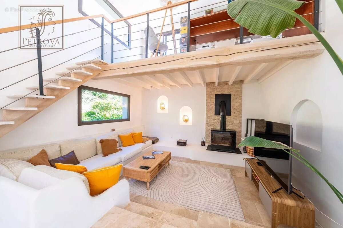 Maison à TOURRETTES-SUR-LOUP