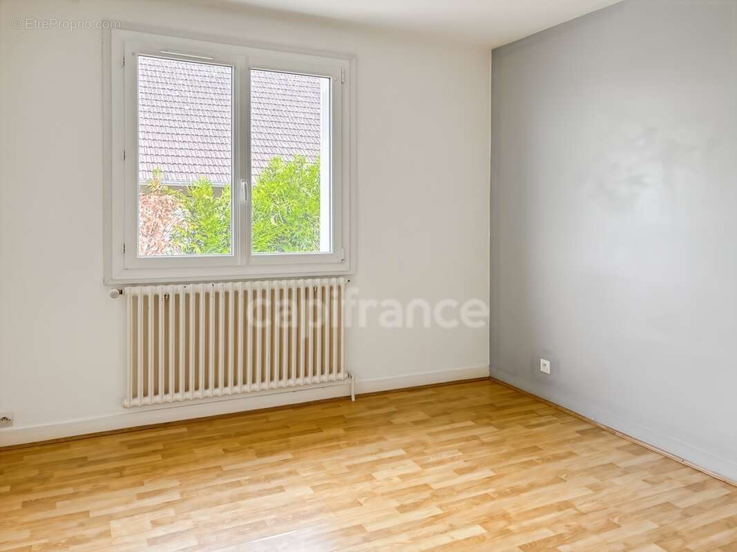 LE MANS Quartier Maillet-Bellevue Maison sur sous sol 4 chambres - photo 7
