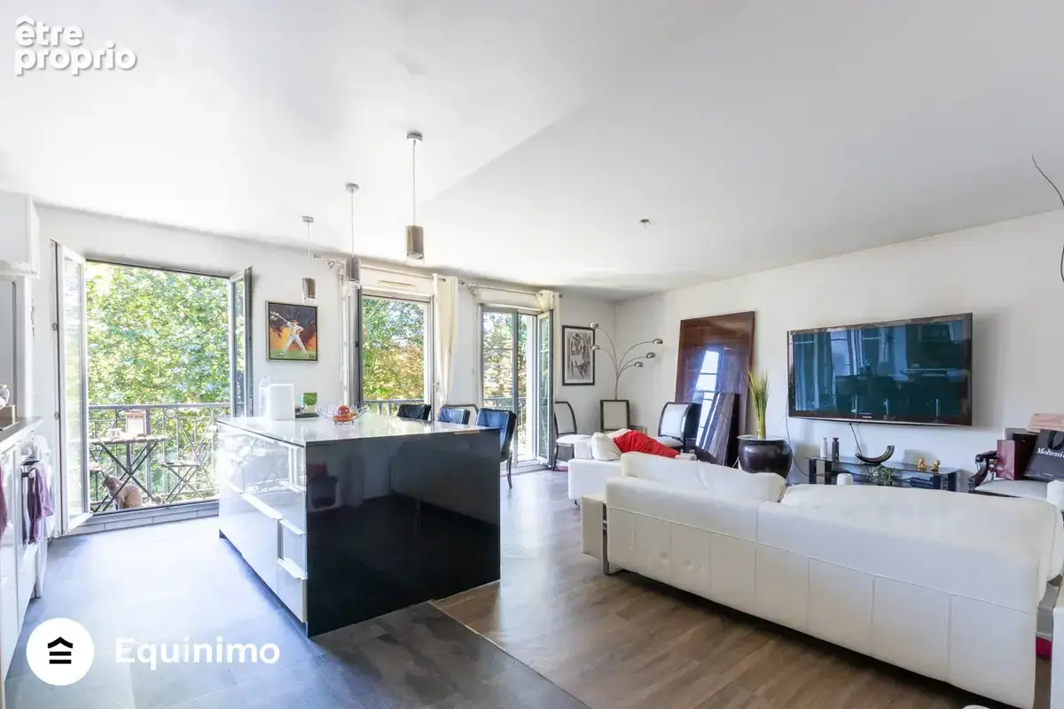 Appartement de 90m2, traversant, lumineux et en bon état, avec balcon et vue sur la Marne, situé Belvédère des - photo 2